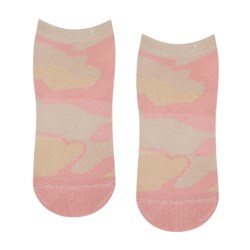 670022-move-active-low-rise-grip-sock-pink-camo-1